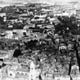 Vue aérienne Henrard v. 1950 (1) : Les quartiers de Notre-Dame, de la place de la Liberté et de celle des Cordeliers, au loin, le collège du Sacré-Cur. Cliché / HENRARD, extrait des collections des Archives départementales de lArdèche