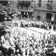 Fête Montgolfier 1933 (23) : Le camion du cinéma Pathé, place des Cordeliers et la foule