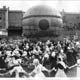 Fête Montgolfier 1933 (5) : La farandole autour du ballon, place du Champ de Mars